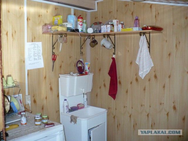 Бюджетный дачный домик из бытовки своими руками