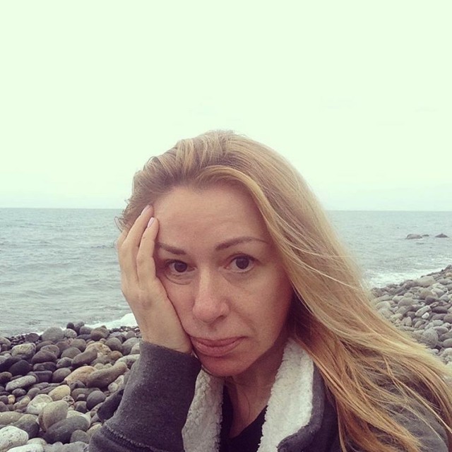 52-летняя  Алена Апина