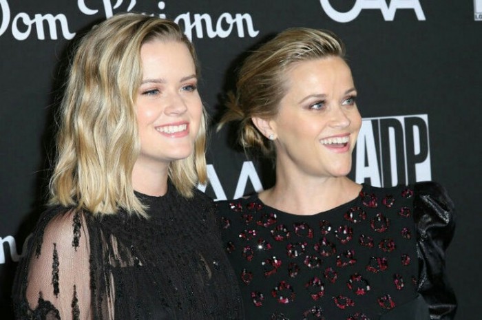 С годами дочка Риз Уизерспун становятся  больше похожа на Риз Уизерспун, чем сама Риз Уизерспун