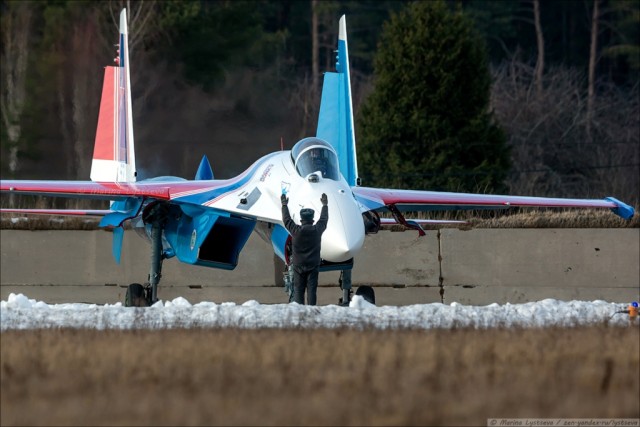 Тренировки "Русских витязей" на новых Су-35С в Кубинке