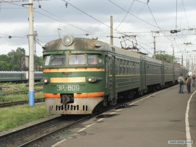 Два парня под поездом