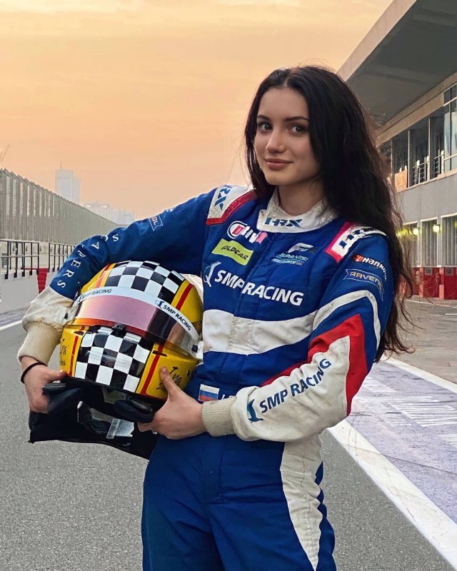 Спортивные девчата