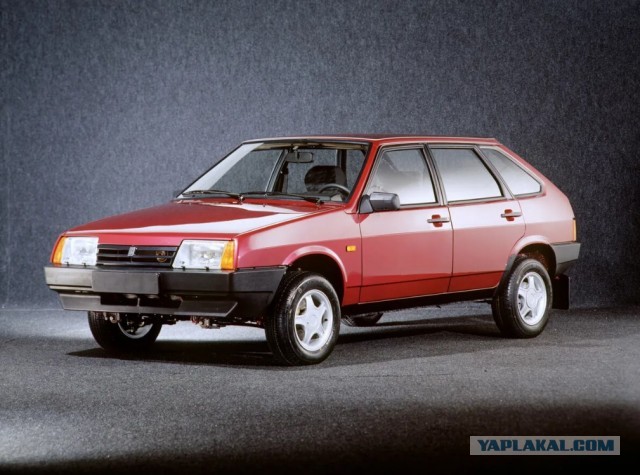 Какой автомобиль из 1990х-2000х вы бы хотели бы возродить под маркой "Москвич"