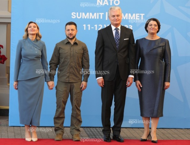 Кадр дня с саммита НАТО