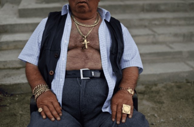 Цыганские бароны: кто они и откуда берут деньги на огромные особняки с крутыми тачками?