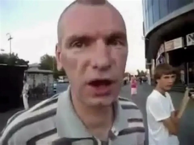 Красиво жить не запретишь: водитель пригрозил отпилить девушке ноги