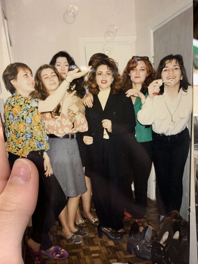 Девчата из 90-х и 00-х