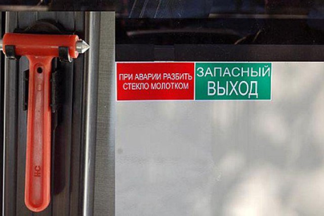 Почти 50 человек оказались заблокированы в автобусе после ДТП под Калугой