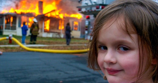 Просто бесподобная реакция мужчины на взрыв химзавода рядом с его домом