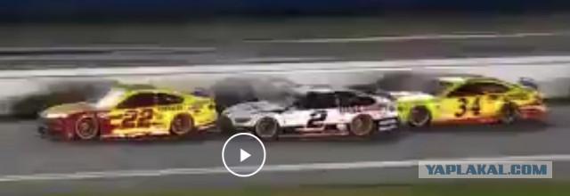 Серьезная авария произошла на гонках серии NASCAR в США