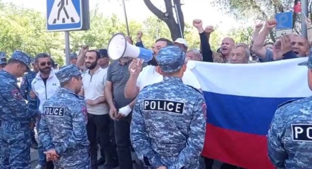 В Армении местные жители сорвали акцию проукраинских активистов у посольства России