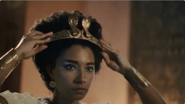 На Netflix подали в суд из-за цвета кожи главной героини в сериале «Царица Клеопатра»