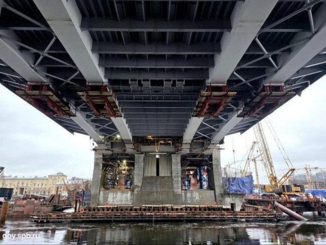 В Петербурге появилась еще одна разводная переправа