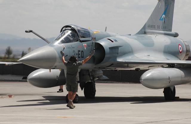 Самолеты НАТО окружили наш ракетоносец