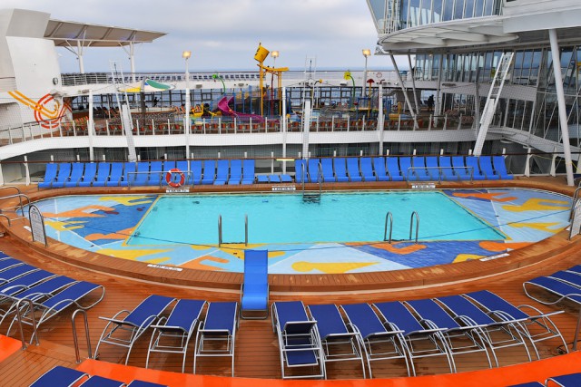 О новом городе развлечений на воде: инаугурационный круиз на гиганте Harmony of the Seas