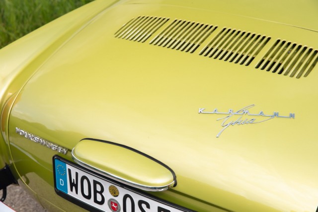 Старенький  Volkswagen Karmann-Ghia