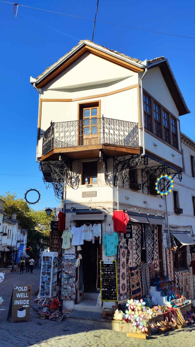 Aлбания в эпоху ХВОРИ всеобщей (2021)