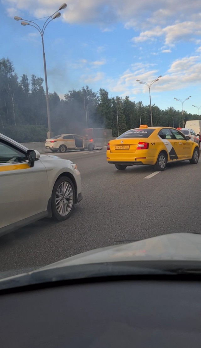 Момент смертельного столкновения на МКАД попал на видеокамеры