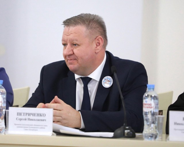 «Если человек не мужчина, он может сменить пол». Глава Калининского района об утренней спецоперации с вручением повесток