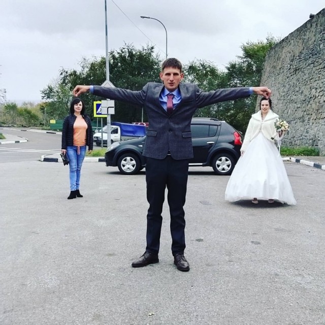 А обещал незабываемую фотосессию, шаромыжник