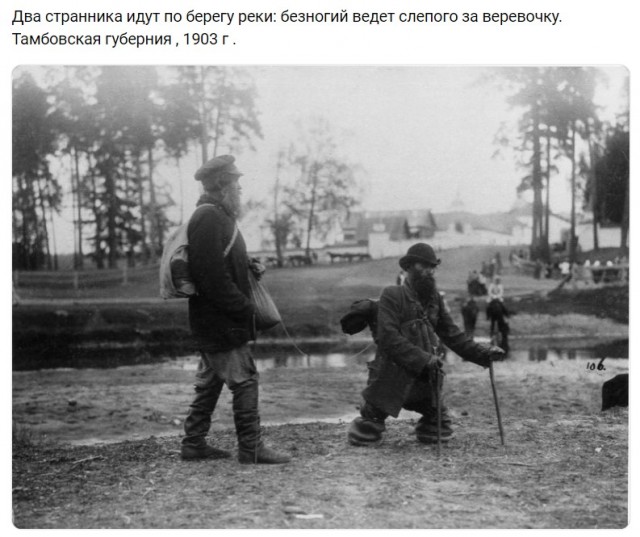 В Китае учитель два года носил на спине ученика с редким заболеванием