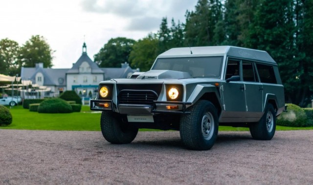 На торги выставили уникальный внедорожник Lamborghini LM002, созданный для султана Брунея