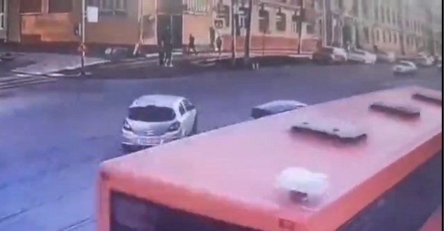 Мотоциклист разбился насмерть в аварии с легковушкой в Нижнем Новгороде