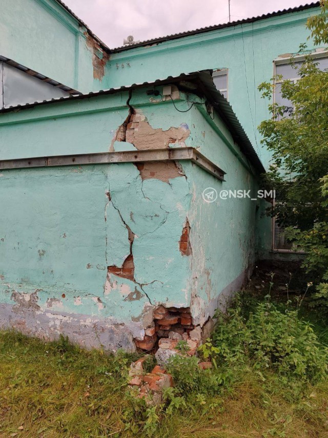 В городе Татарск Новосибирской области рухнула средняя школа N5
