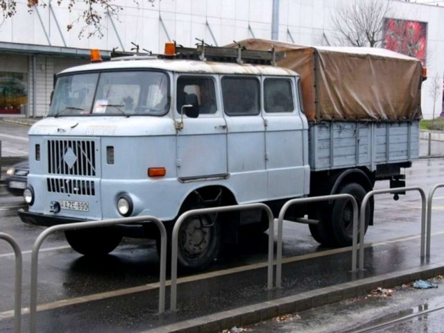 Смотрите какая тачка!