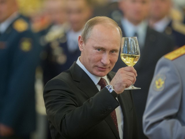 «Газпромнефть» отменила лимиты на заправках Петербурга и Ленобласти.