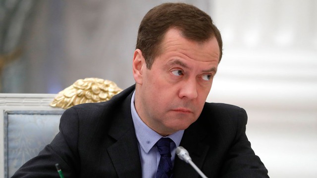 Садистские забавы императрицы: Как Анна Иоанновна устроила свадьбу карлицы и князя в ледяном тереме