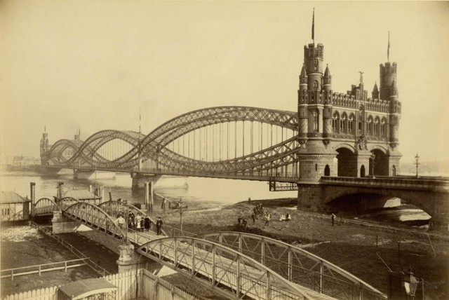История в фотографиях