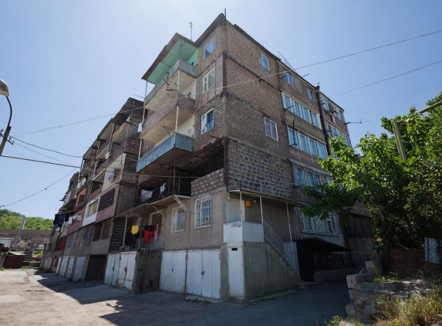 12-этажное здание в спальном районе в Самарканде