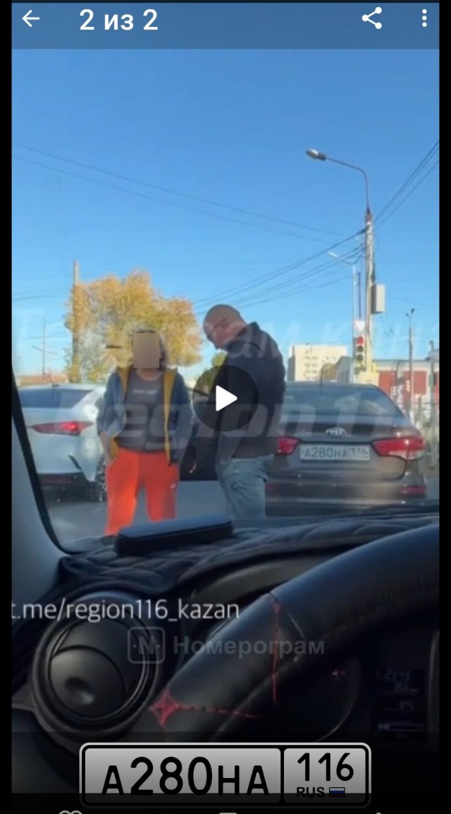 "Ты останавливаешься, д@бил, а ездить не умеешь!"