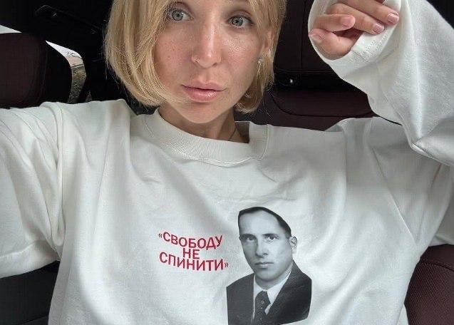 Она своими действиями усложняет нам жизнь