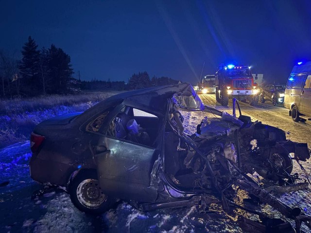 Вчера днем под Сарапулом местный камикадзе на "Гранте" протаранил УАЗ на встречке