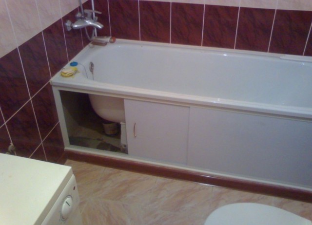 Чем расстояние между стеной и ванной заделать?