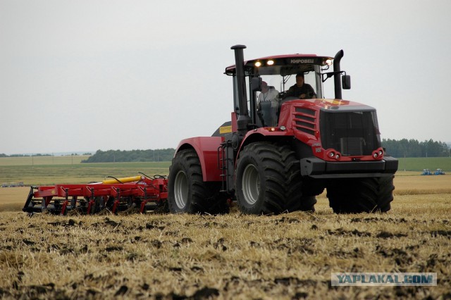 Кировец K700 против Claas Xerion TRAC