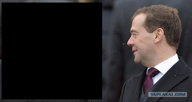 Почему он такое лицо скорчил?