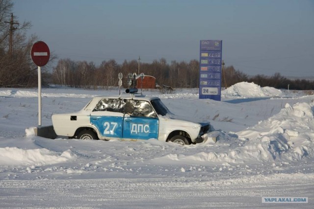 Был левый глаз фанерой заколочен...