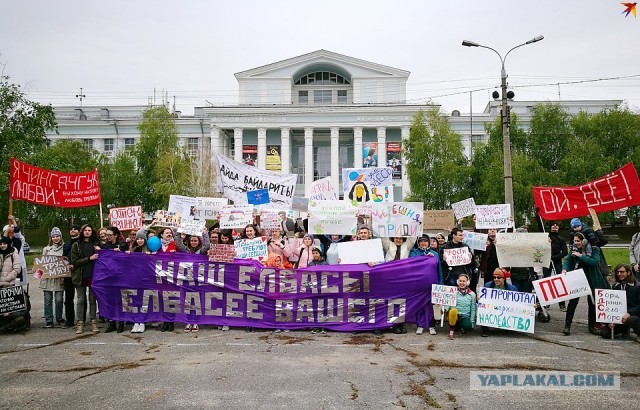 Теперь понятно, для чего им блокнотики...