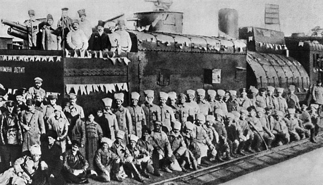 Фотографии связанных с историей Красной и Советской Армии.