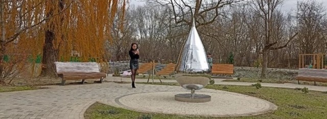 Мааам, а куда она хвост прицепила?!