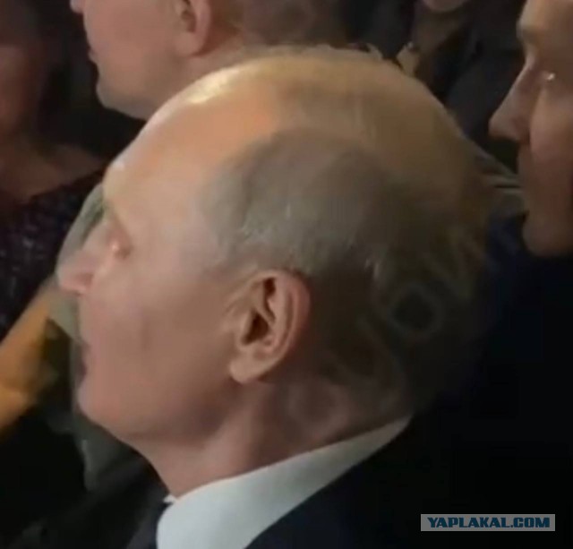Прямо сейчас Путин в Дербенте вышел к сотням людей