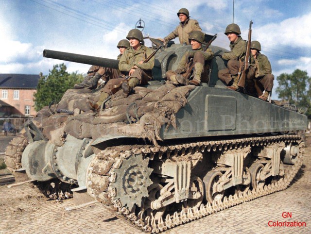 Цветные фотографии бронетехники времён Второй мировой войны
