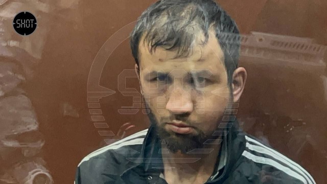 Кадры из зала суда, куда буквально несколько минут назад завели Далержона Мирзоева.