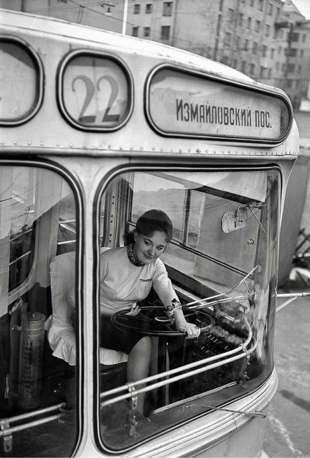 Москва и москвичи. Двадцатый век. 03.03.2025