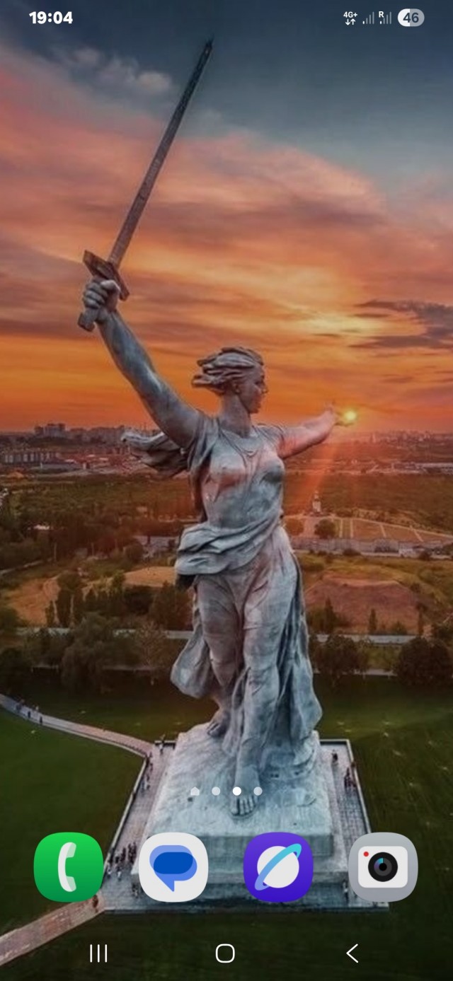 А какие у вас обои на рабочем столе телефона?