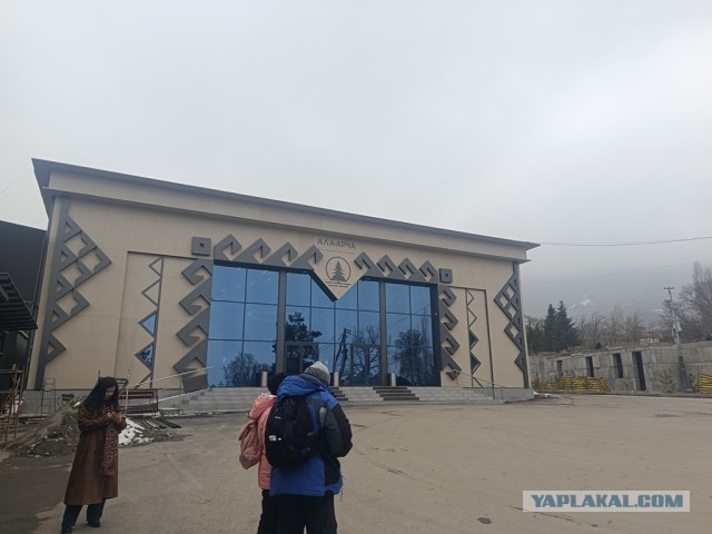 Прогулка выходного дня из города к замёрзшему водопаду на высоте 2900НУМ и обратно.