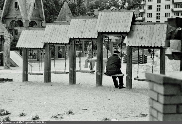 Детские площадки: В Советском Союзе было лучше